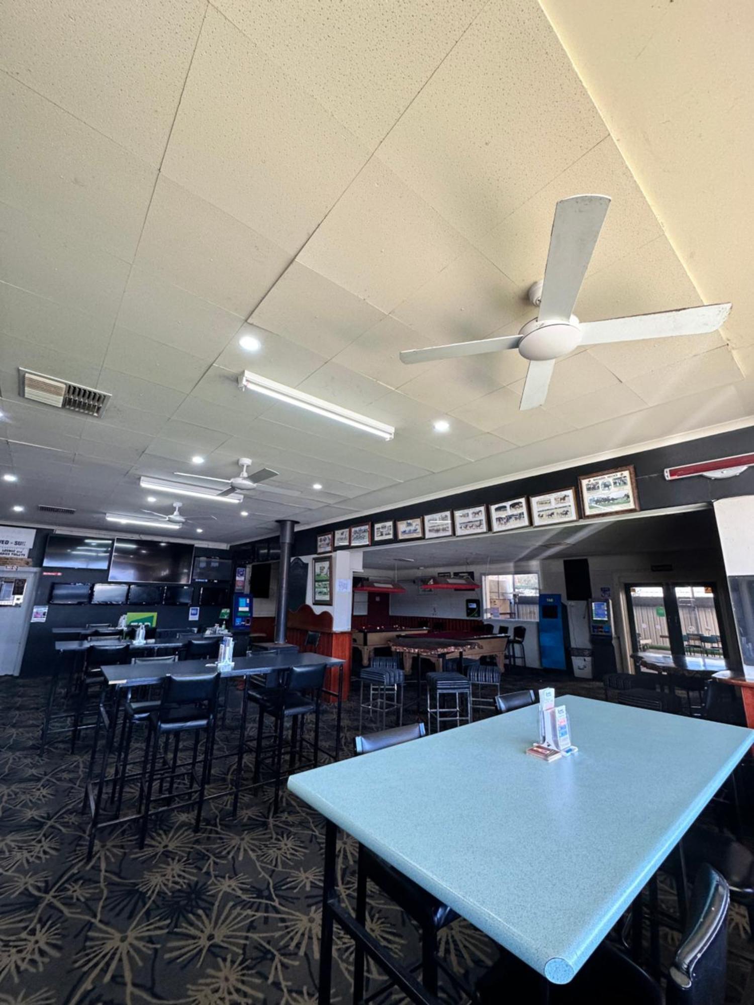 The Shamrock Hotel Balranald Εξωτερικό φωτογραφία