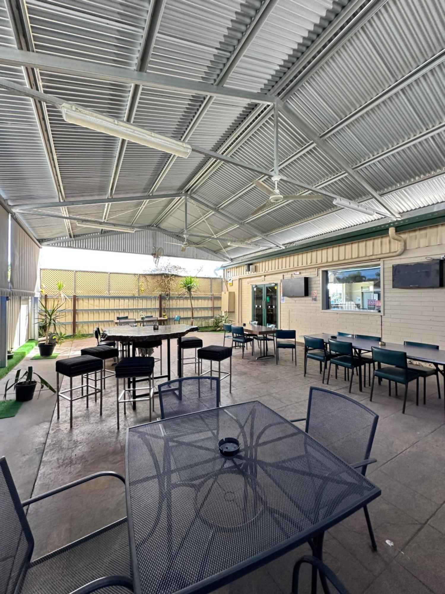 The Shamrock Hotel Balranald Εξωτερικό φωτογραφία