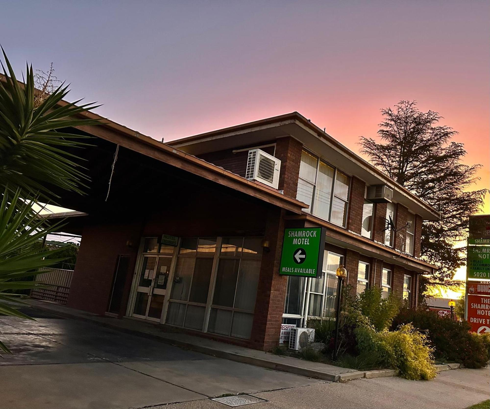 The Shamrock Hotel Balranald Εξωτερικό φωτογραφία