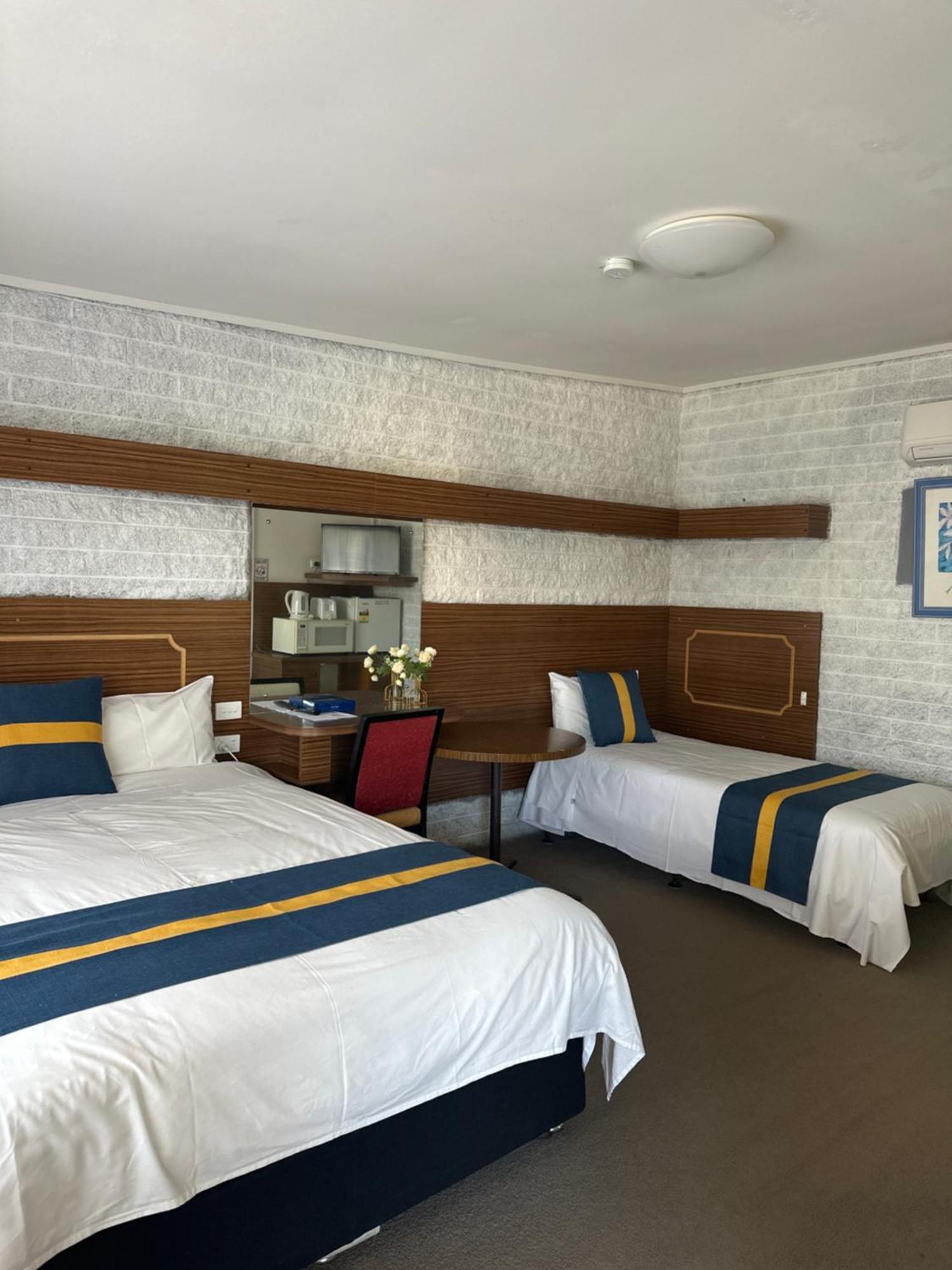 The Shamrock Hotel Balranald Εξωτερικό φωτογραφία