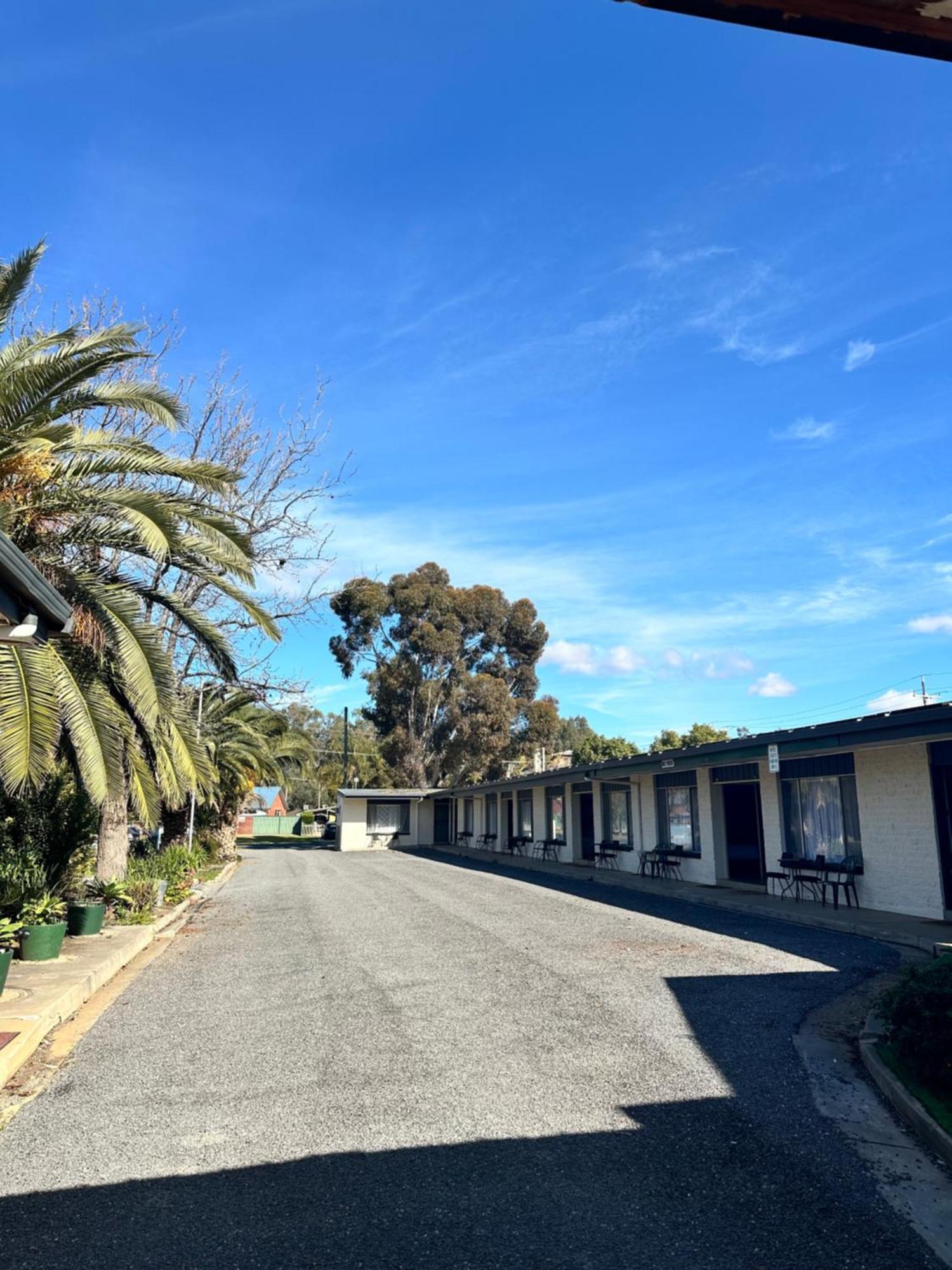 The Shamrock Hotel Balranald Εξωτερικό φωτογραφία
