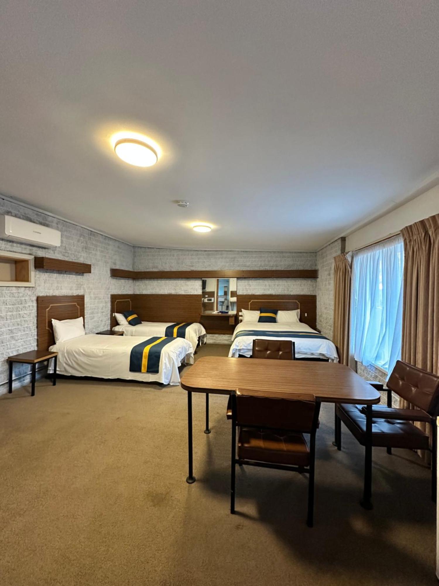 The Shamrock Hotel Balranald Εξωτερικό φωτογραφία