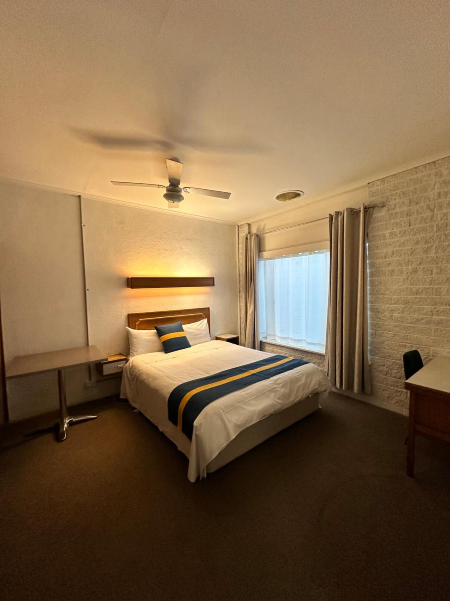 The Shamrock Hotel Balranald Εξωτερικό φωτογραφία