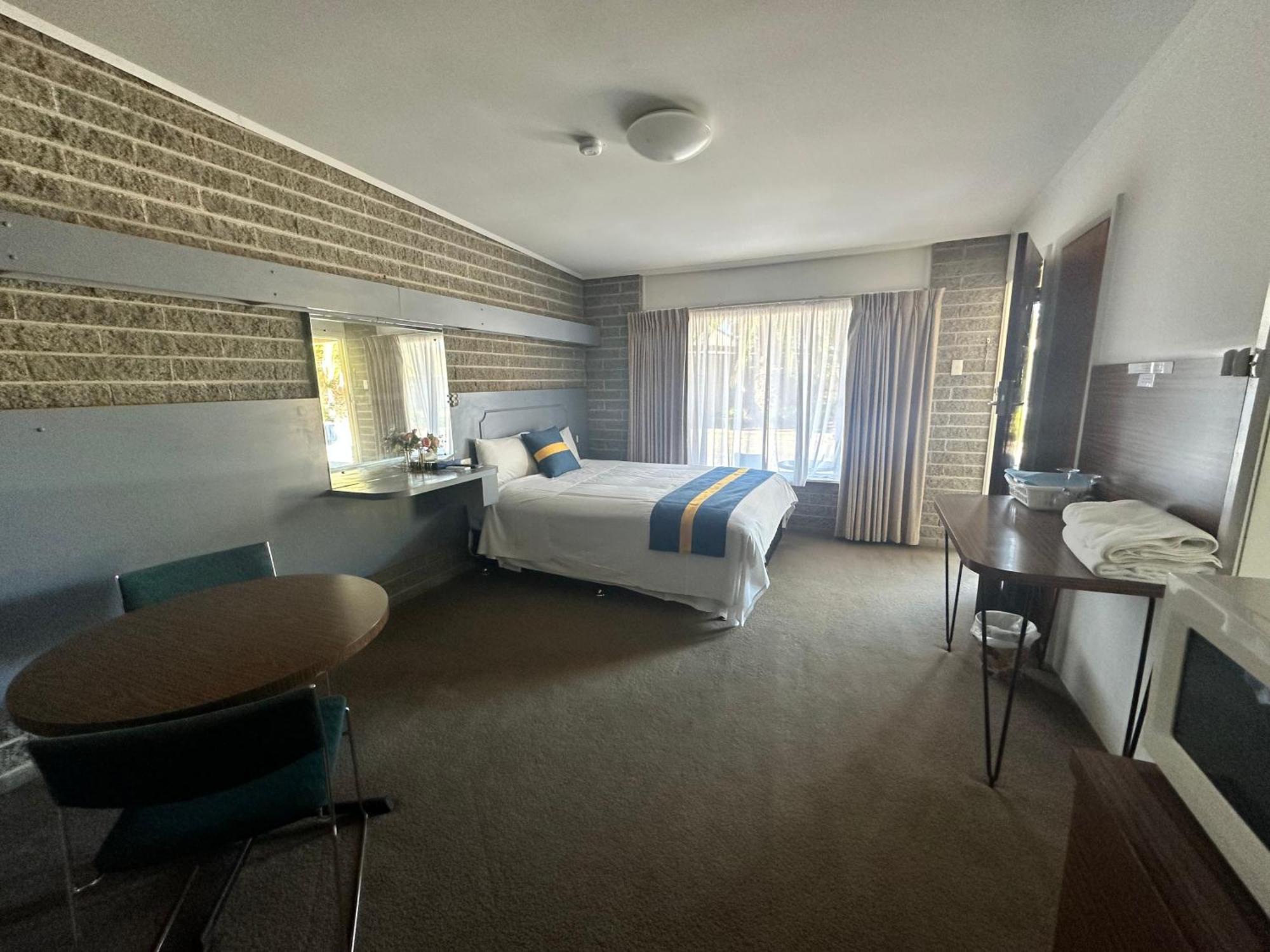 The Shamrock Hotel Balranald Εξωτερικό φωτογραφία