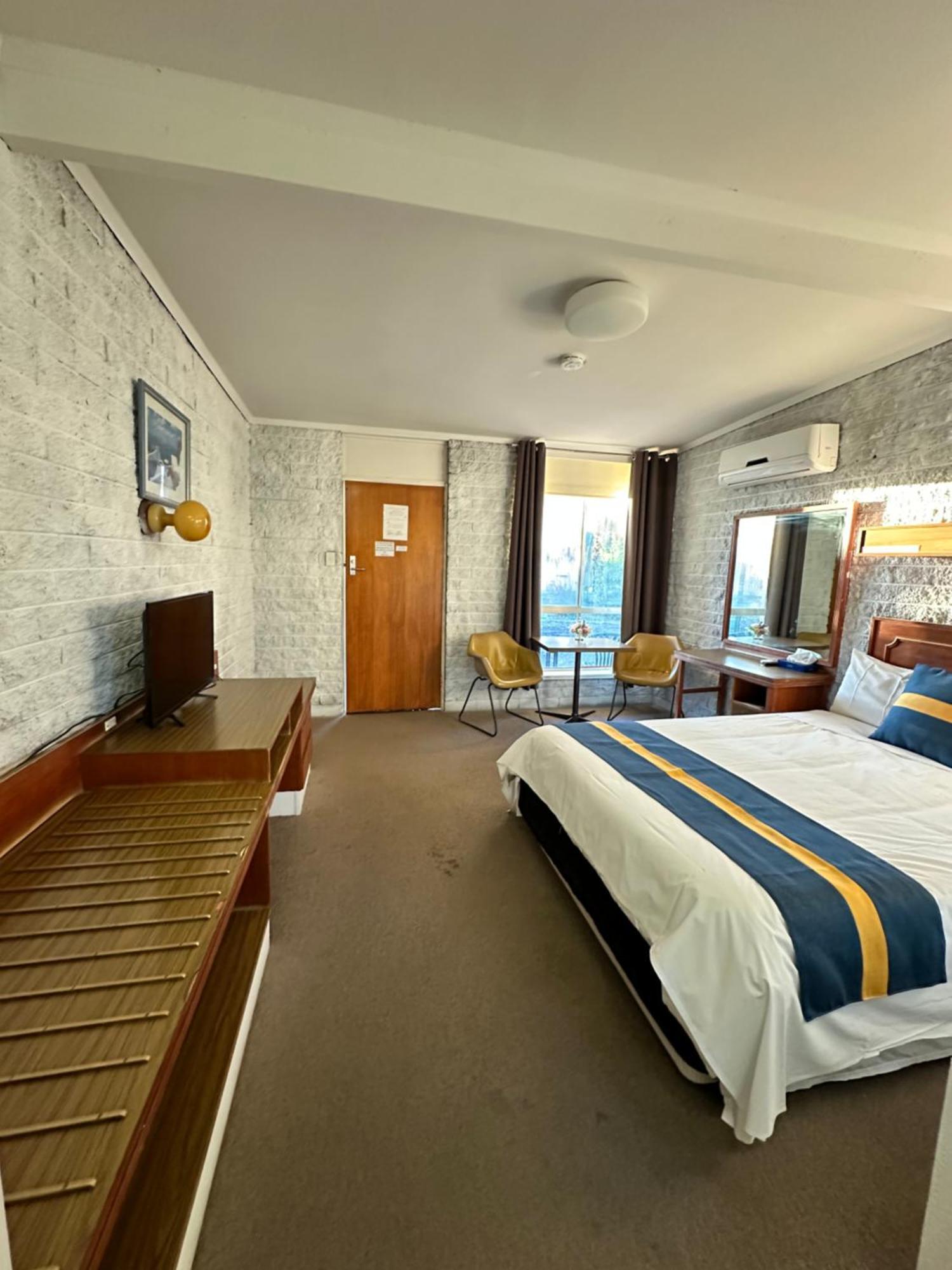 The Shamrock Hotel Balranald Εξωτερικό φωτογραφία