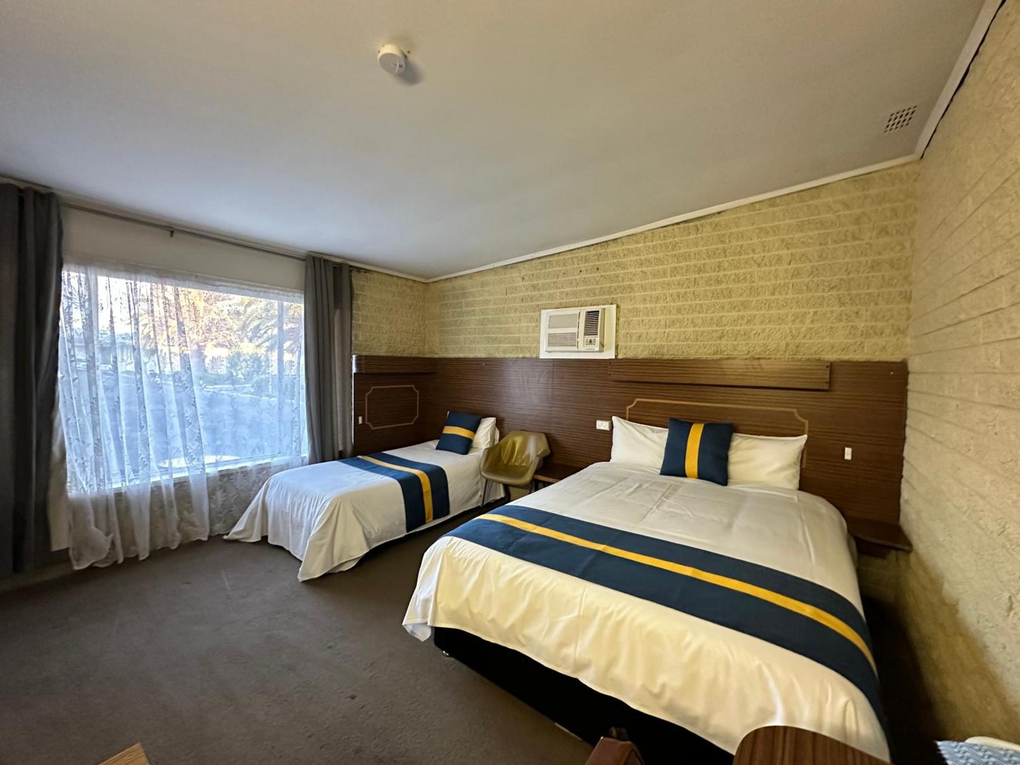 The Shamrock Hotel Balranald Εξωτερικό φωτογραφία