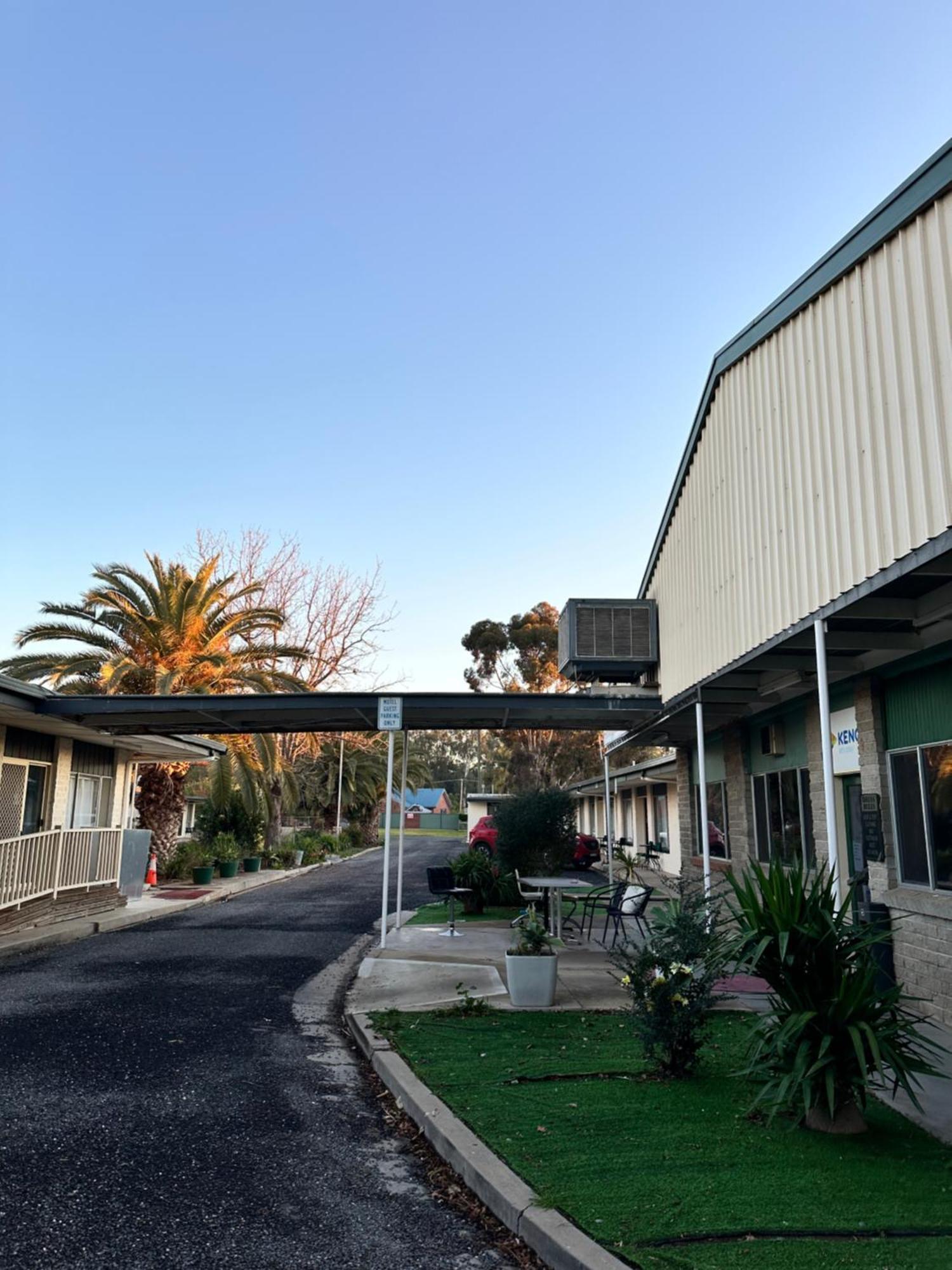 The Shamrock Hotel Balranald Εξωτερικό φωτογραφία
